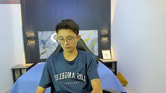 SantiagoRusso18 online show from 27, 2, 2026