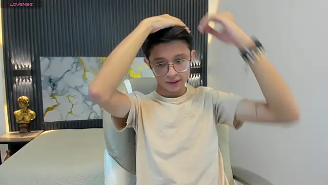 SantiagoRusso18 online show from 18, 10, 2025