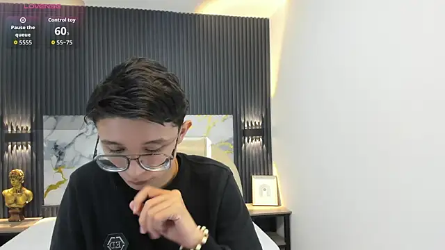 SantiagoRusso18 online show from 1, 10, 2025