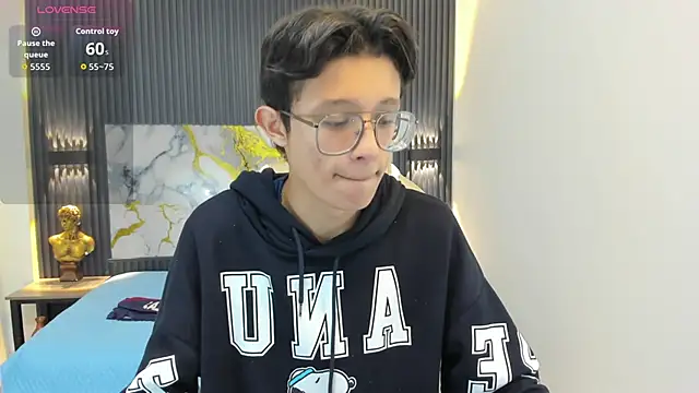 SantiagoRusso18 online show from 31, 10, 2025