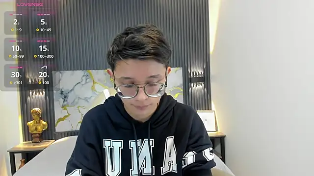 SantiagoRusso18 online show from 9, 10, 2025