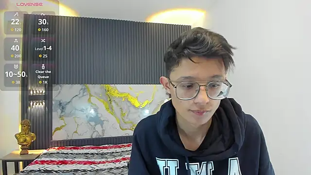 SantiagoRusso18 online show from 16, 12, 2025