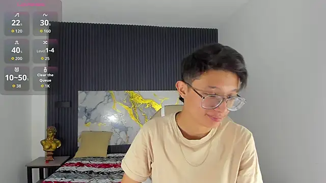 SantiagoRusso18 online show from 19, 12, 2025