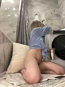 Kitty Kisss online show from 3, 12, 2025