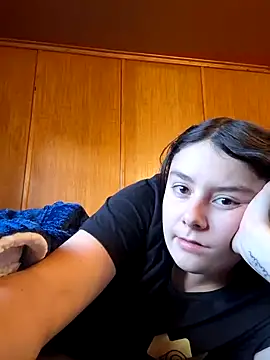 YoungLiisaxx online show from 13, 11, 2025