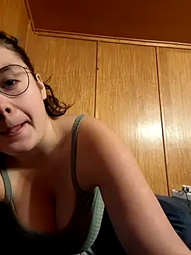 YoungLiisaxx online show from 17, 11, 2025