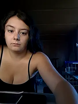 YoungLiisaxx online show from 23, 9, 2025