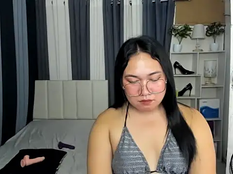 TsUncutKaren online show from 8, 3, 2026