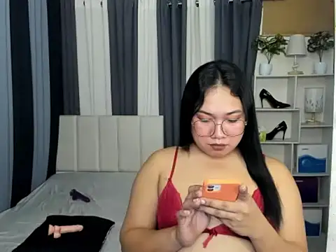 TsUncutKaren online show from 9, 3, 2026