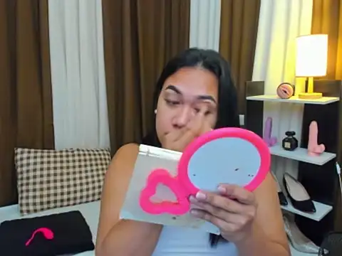 TsUncutKaren online show from 25, 10, 2025