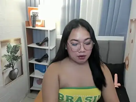 TsUncutKaren online show from 2, 12, 2025