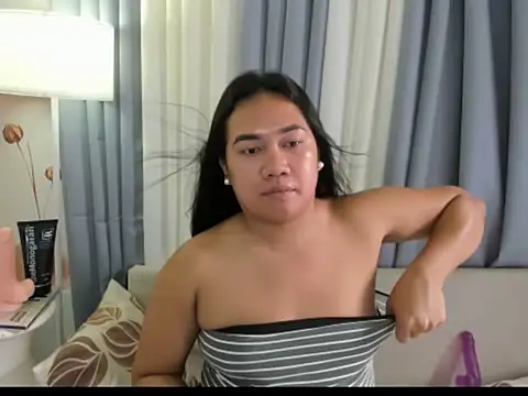 TsUncutKaren online show from 18, 11, 2025