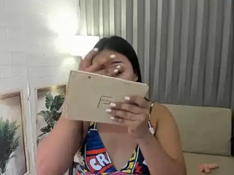 TsUncutKaren online show from 5, 2, 2026