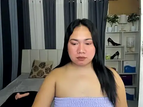 TsUncutKaren online show from 5, 3, 2026