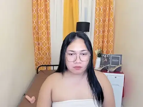 TsUncutKaren online show from 8, 4, 2026