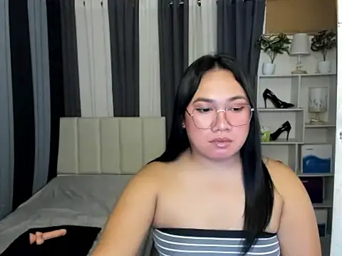 TsUncutKaren online show from 10, 3, 2026