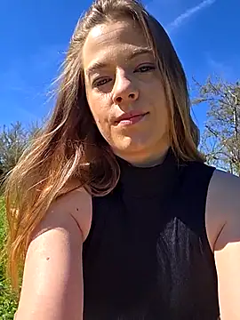 Luna Lynn online show from 8, 4, 2026