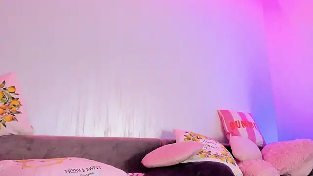 Snapshot of RileyNox chatting on 7, 1, 2026 RileyNox online show from 7, 1, 2026