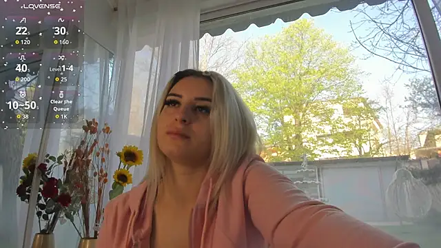 Ella Vee online show from 15, 4, 2026