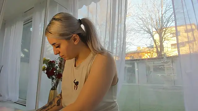 Ella Vee online show from 7, 3, 2026