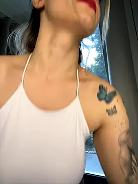 Snapshot of Ella_Vee chatting on 16, 9, 2025 Ella Vee online show from 16, 9, 2025