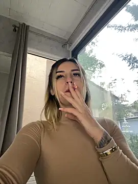 Snapshot of Ella_Vee chatting on 26, 9, 2025 Ella Vee online show from 26, 9, 2025