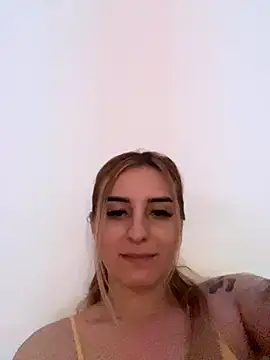 Snapshot of Ella_Vee chatting on 11, 11, 2025 Ella Vee online show from 11, 11, 2025