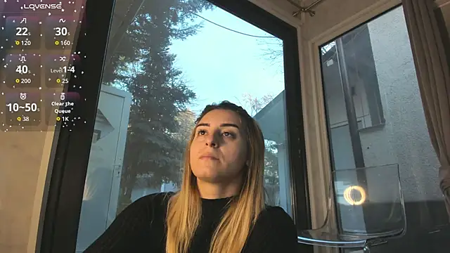 Snapshot of Ella_Vee chatting on 25, 11, 2025 Ella Vee online show from 25, 11, 2025