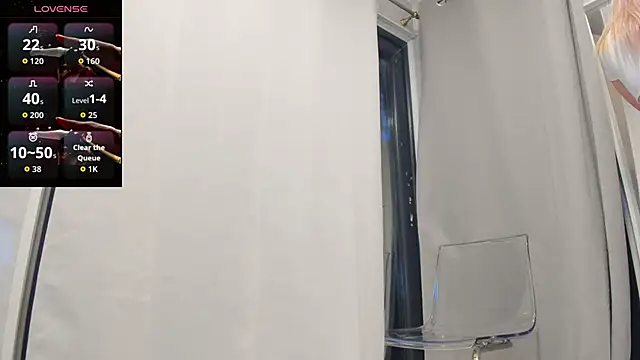 Snapshot of Ella_Vee chatting on 4, 10, 2025 Ella Vee online show from 4, 10, 2025