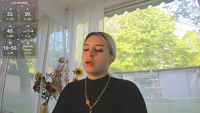 Snapshot of Ella_Vee chatting on 28, 4, 2026 Ella Vee online show from 28, 4, 2026