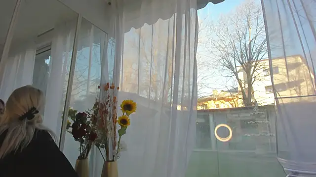 Ella Vee online show from 10, 3, 2026