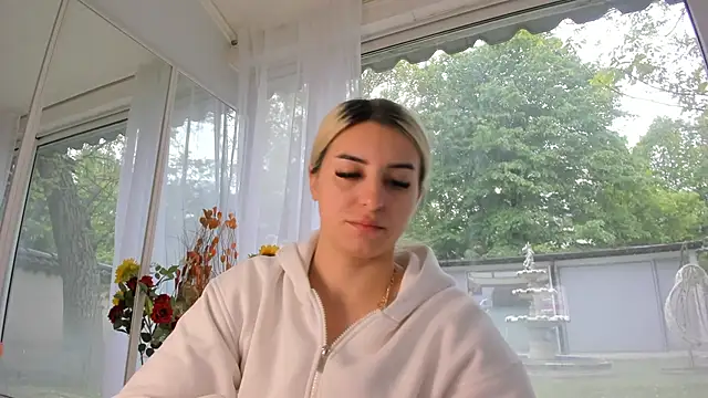 Snapshot of Ella_Vee chatting on 2, 5, 2026 Ella Vee online show from 2, 5, 2026