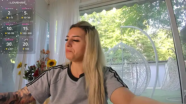 Snapshot of Ella_Vee chatting on 15, 6, 2026 Ella Vee online show from 15, 6, 2026