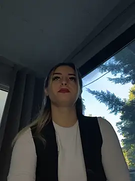 Snapshot of Ella_Vee chatting on 18, 9, 2025 Ella Vee online show from 18, 9, 2025