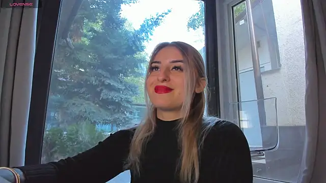 Snapshot of Ella_Vee chatting on 1, 10, 2025 Ella Vee online show from 1, 10, 2025