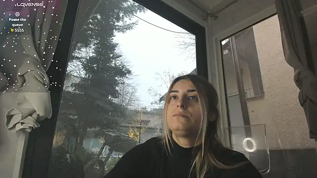 Ella Vee online show from 16, 12, 2025