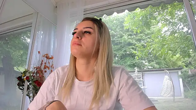 Snapshot of Ella_Vee chatting on 20, 5, 2026 Ella Vee online show from 20, 5, 2026
