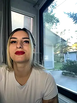 Snapshot of Ella_Vee chatting on 24, 9, 2025 Ella Vee online show from 24, 9, 2025