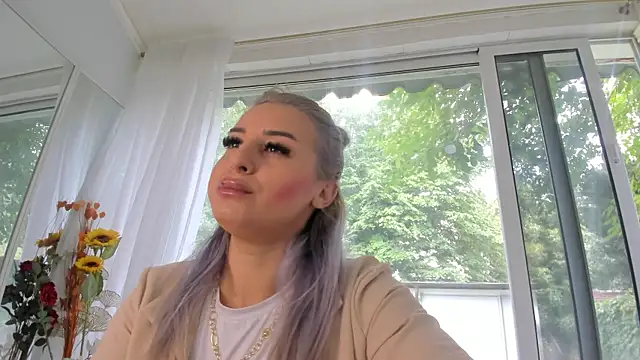Ella Vee online show from 23, 7, 2026
