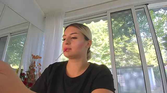 Ella Vee online show from 17, 7, 2026
