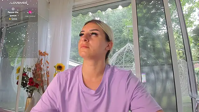 Ella Vee online show from 23, 6, 2026