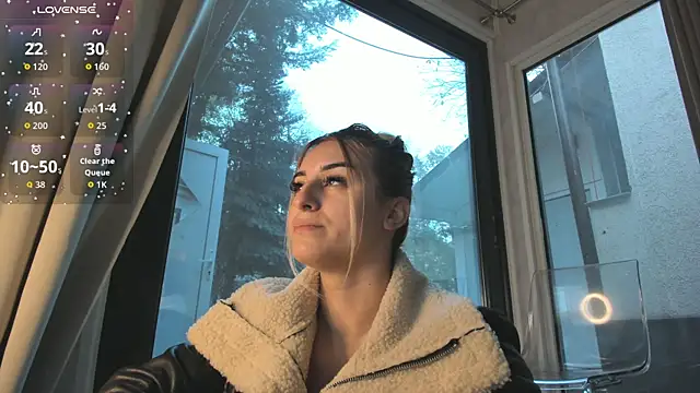 Snapshot of Ella_Vee chatting on 15, 11, 2025 Ella Vee online show from 15, 11, 2025