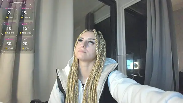 Snapshot of Ella_Vee chatting on 25, 10, 2025 Ella Vee online show from 25, 10, 2025