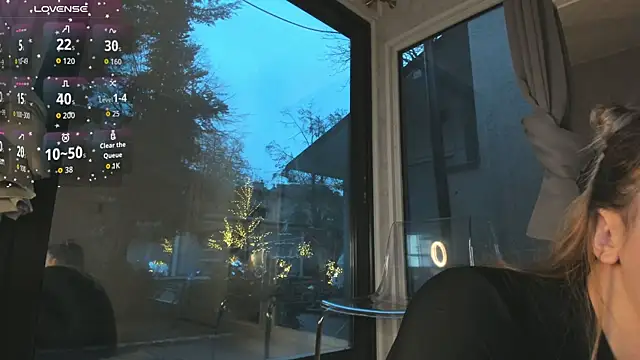 Snapshot of Ella_Vee chatting on 5, 12, 2025 Ella Vee online show from 5, 12, 2025