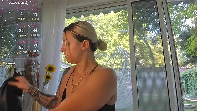 Ella Vee online show from 5, 7, 2026