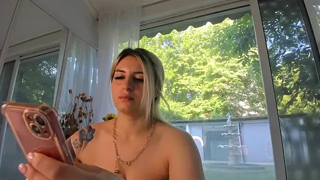 Snapshot of Ella_Vee chatting on 24, 5, 2026 Ella Vee online show from 24, 5, 2026