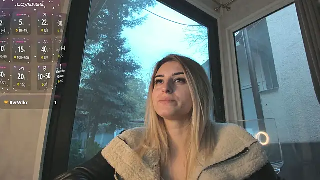 Snapshot of Ella_Vee chatting on 16, 11, 2025 Ella Vee online show from 16, 11, 2025