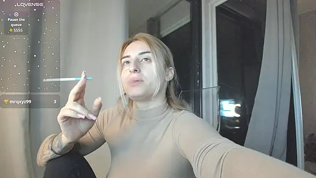 Snapshot of Ella_Vee chatting on 17, 10, 2025 Ella Vee online show from 17, 10, 2025