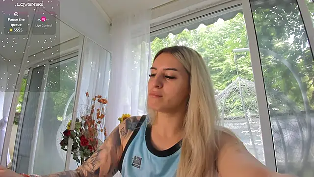 Snapshot of Ella_Vee chatting on 1, 6, 2026 Ella Vee online show from 1, 6, 2026