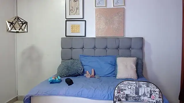  naomi s online show from 4, 4, 2026